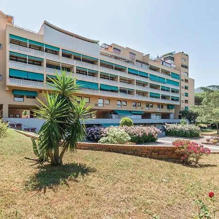 Apartment La Scogliera *